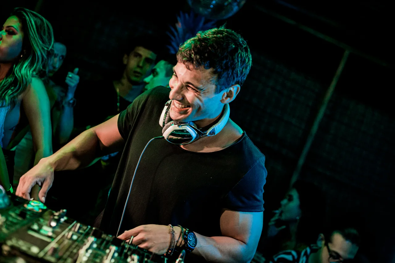 JJ ANUNCIA FABRIC, EM ARACAJU