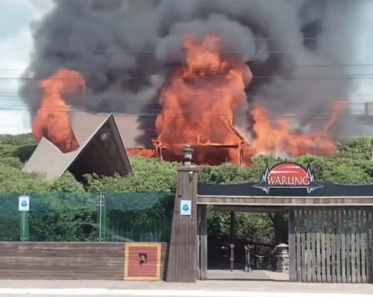 URGENTE: Incêndio atinge Warung Beach Club em Itajaí nessa manhã
