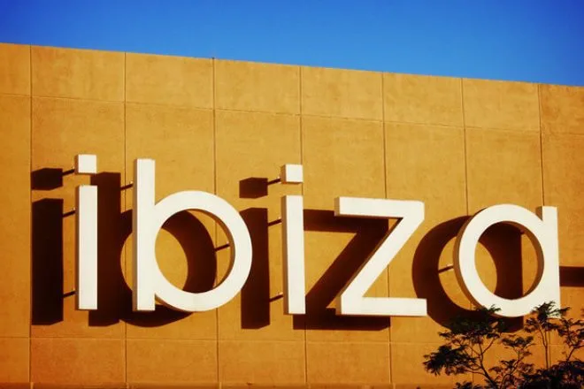 IBIZA NÃO EXIGIRÁ UM TESTE DE CORONAVÍRUS OU QUARENTENA PARA OS VIAJANTES NESTE VERÃO
