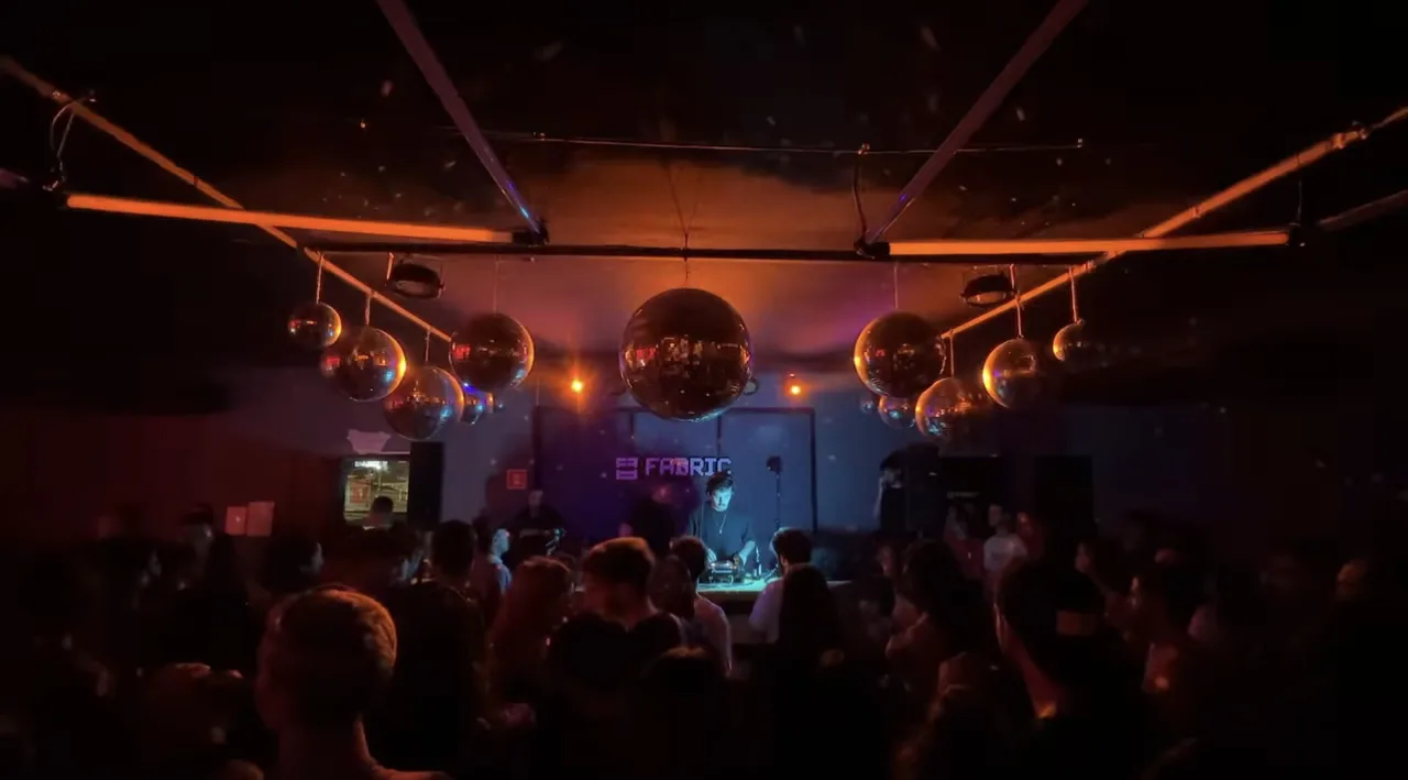 Navarro apresenta a festa ''Shut Up I’m a Star'' na Fabric Club
