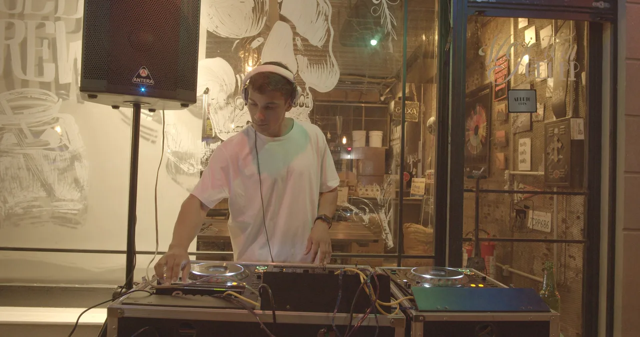 JJ live in Resident Lab Experience