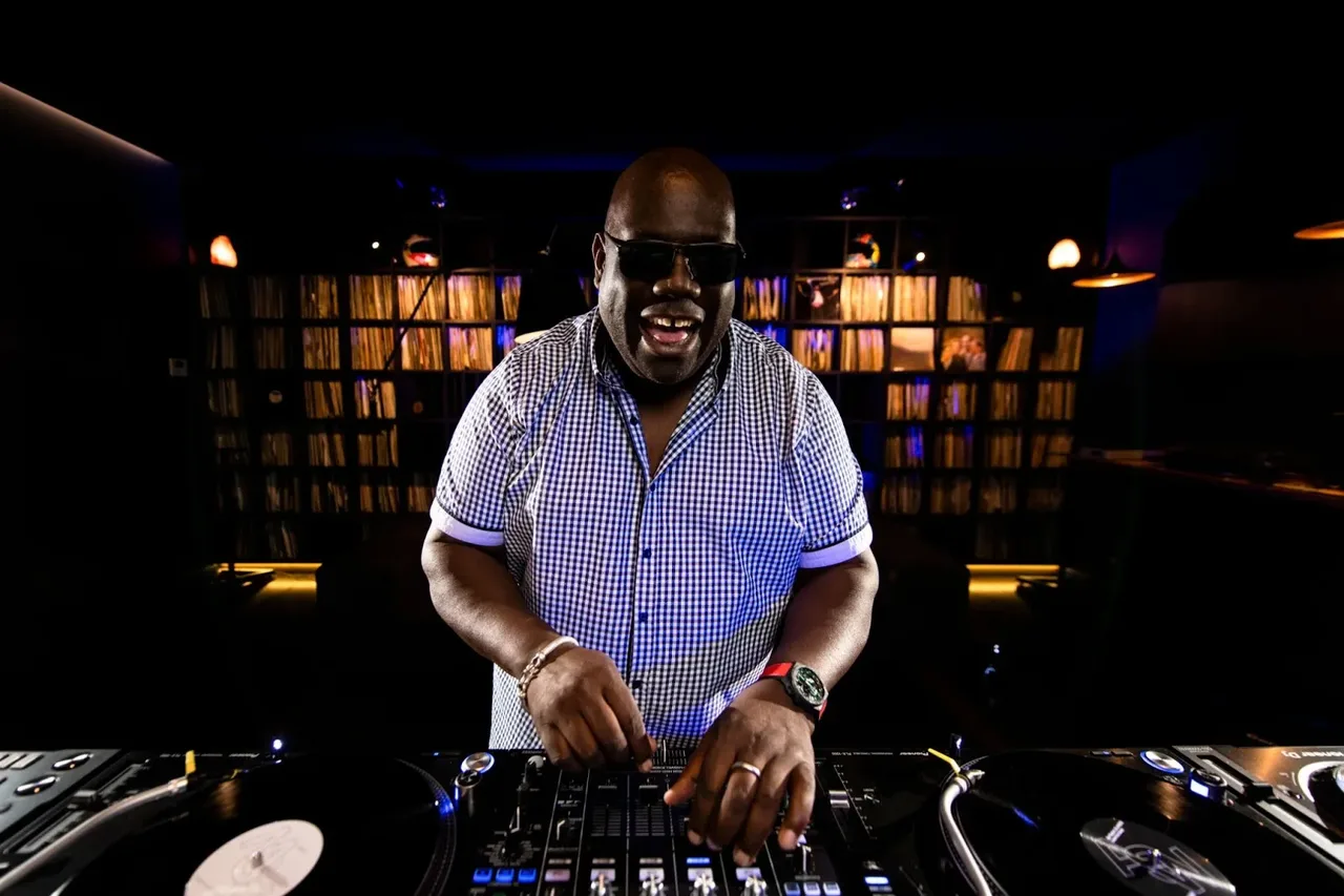Testemunhe a Lenda: Carl Cox no Surreal Park no dia 9 de Dezembro