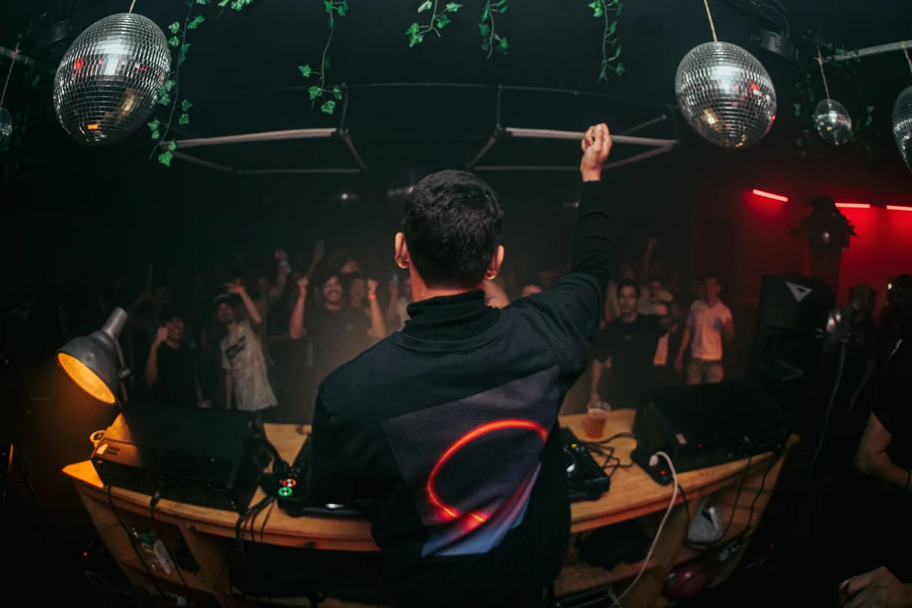 Público e cabine da Fabric