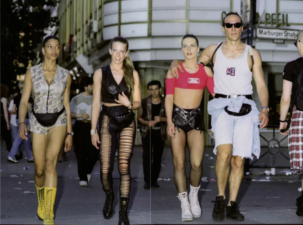"Kein Morgen": Novo livro fotográfico documenta cultura de raves e clubes dos anos 90
