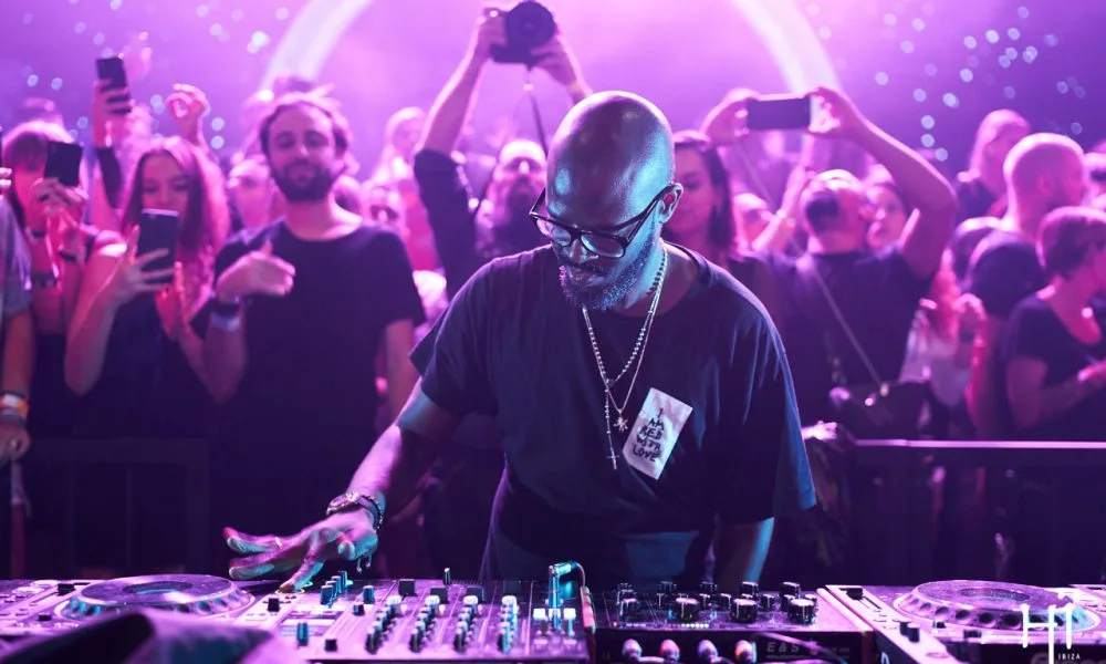 AFRO HOUSE : CONHEÇA MAIS SOBRE ESSA VERTENTE CHEIA DE HISTÓRIA E CULTURA.