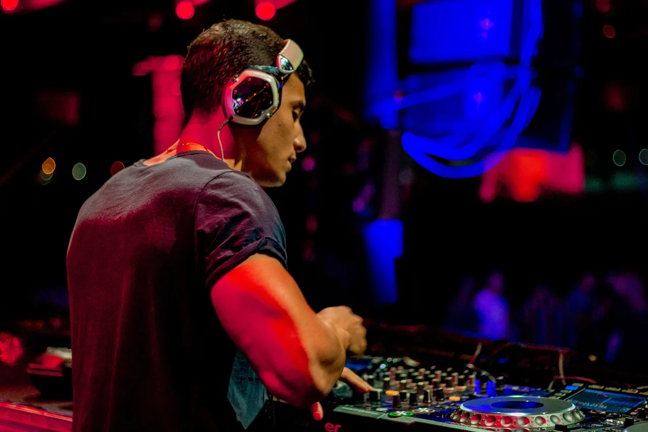 O DJ e Produtor JJ  lança seu primeiro EP "ARJUNA"                 