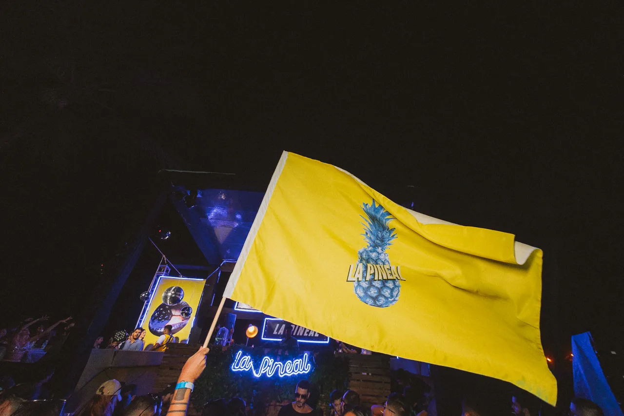 La Pineal Festival 2025 em Aracaju: evento de música eletrônica à beira-mar com Eli Iwasa, Puka, JJsoJJ, André Felizola e outros artistas renomados.