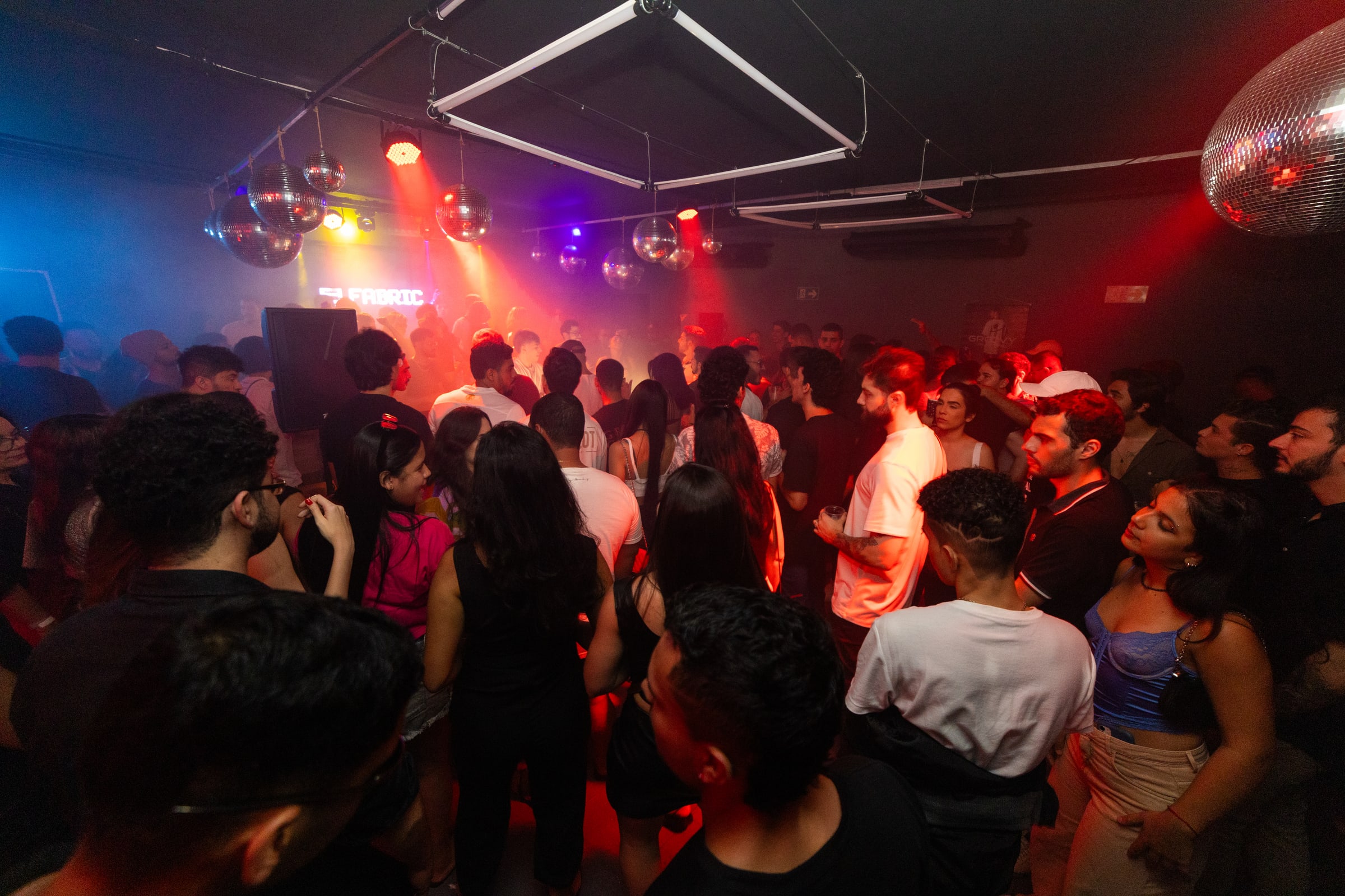 Proteção auditiva não diminui a experiência, prolonga a pista