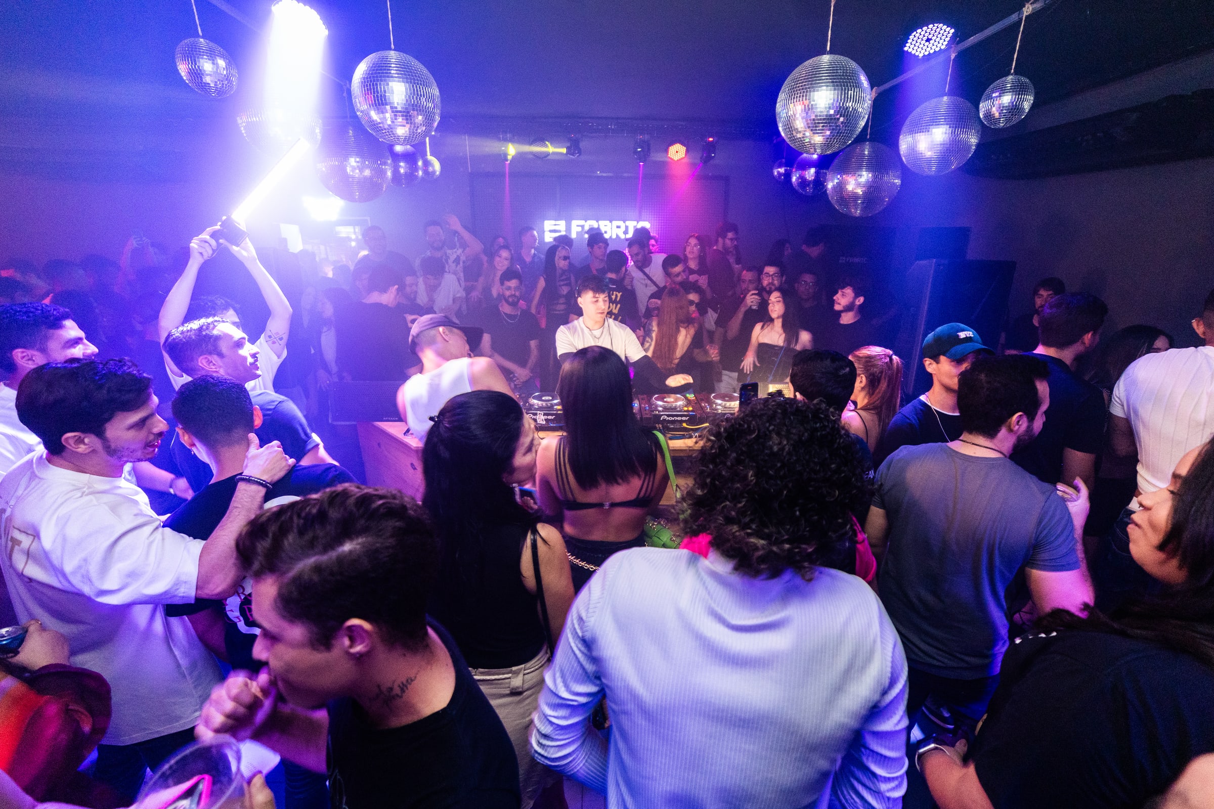 Respeitar o espaço do outro também faz parte da dança