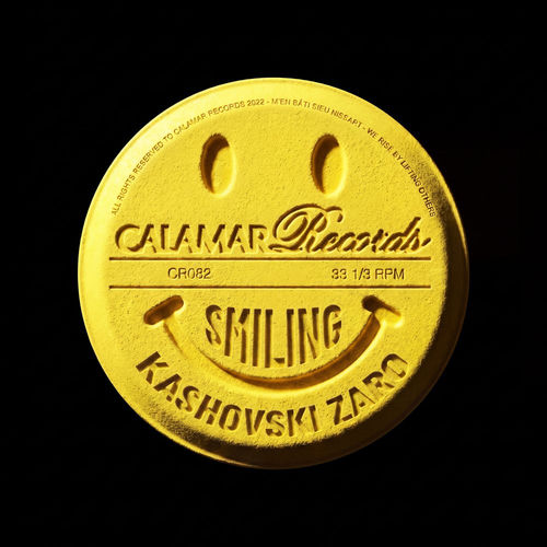 Capa de Smiling (com Zaro)